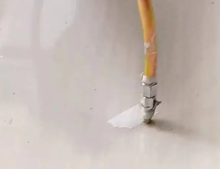 宣化瓷砖空鼓维修公司专业解答在瓷砖铺贴过程中，如果使用的砂料过粗（如全部使用了粗砂），可能会导致以下问题