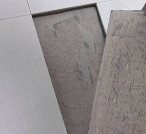 宣化瓷砖空鼓维修公司分享瓷砖铺贴时如果打浆（即涂抹在瓷砖背面和基层上的砂浆或瓷砖胶）过少，会带来以下问题